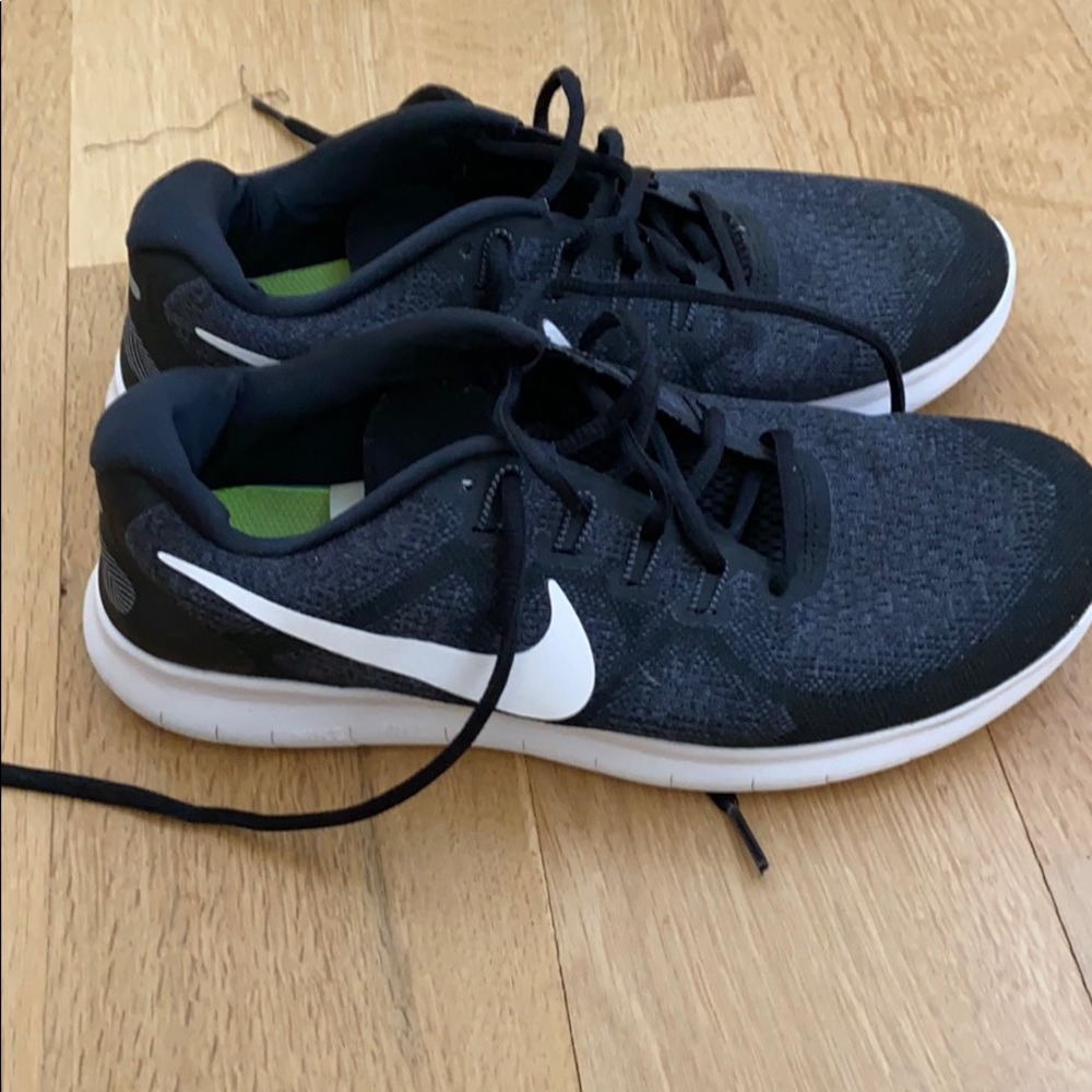 NIKE FREE RUNS - Picture 2 of 4